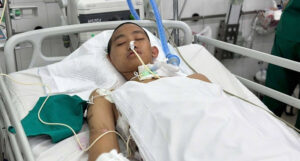 Read more about the article Con trai nguy kịch, bố đơn thân còng lưng gánh nợ, tính bán nhà cứu con