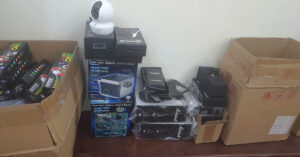 Read more about the article Công bố hình ảnh thiết bị điện tử giả quy mô ‘khủng’ hàng chục tỷ ở Hà Nội