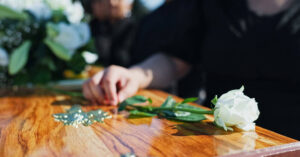 Read more about the article Cụ bà U90 bất ngờ sống lại ngay trong quan tài