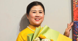 Read more about the article Cuộc sống trong lâu đài và thảm họa động đất ở trời Tây qua tranh của Linh Huyền