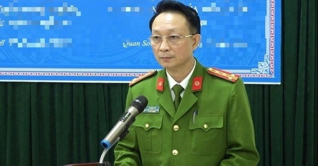 You are currently viewing Cựu trưởng công an huyện nhận hối lộ bộ bàn ghế để tiếp tay cho ‘cát tặc’