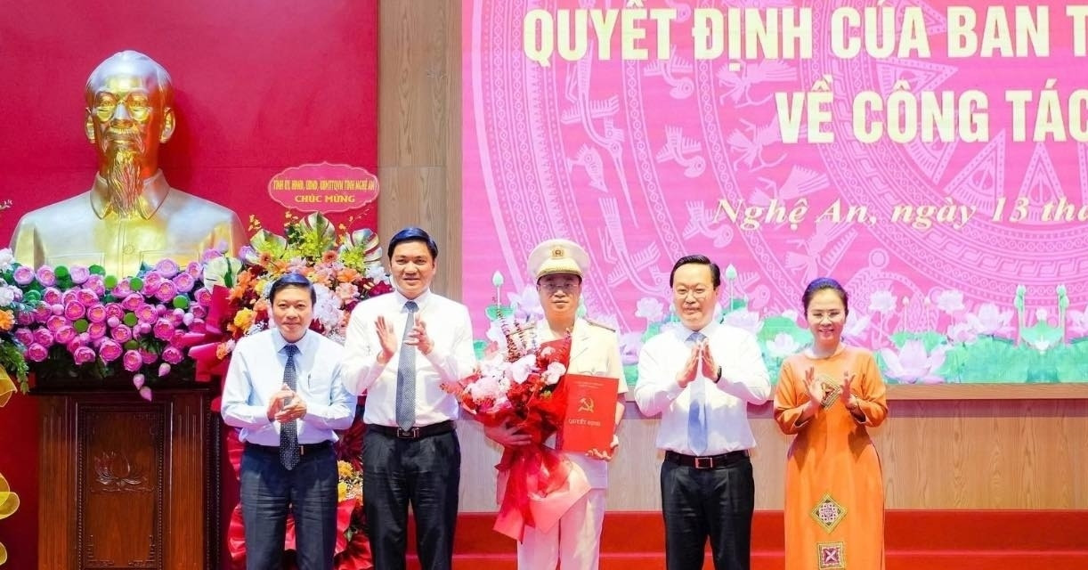 You are currently viewing Đại tá Đinh Việt Dũng làm Giám đốc Công an Nghệ An