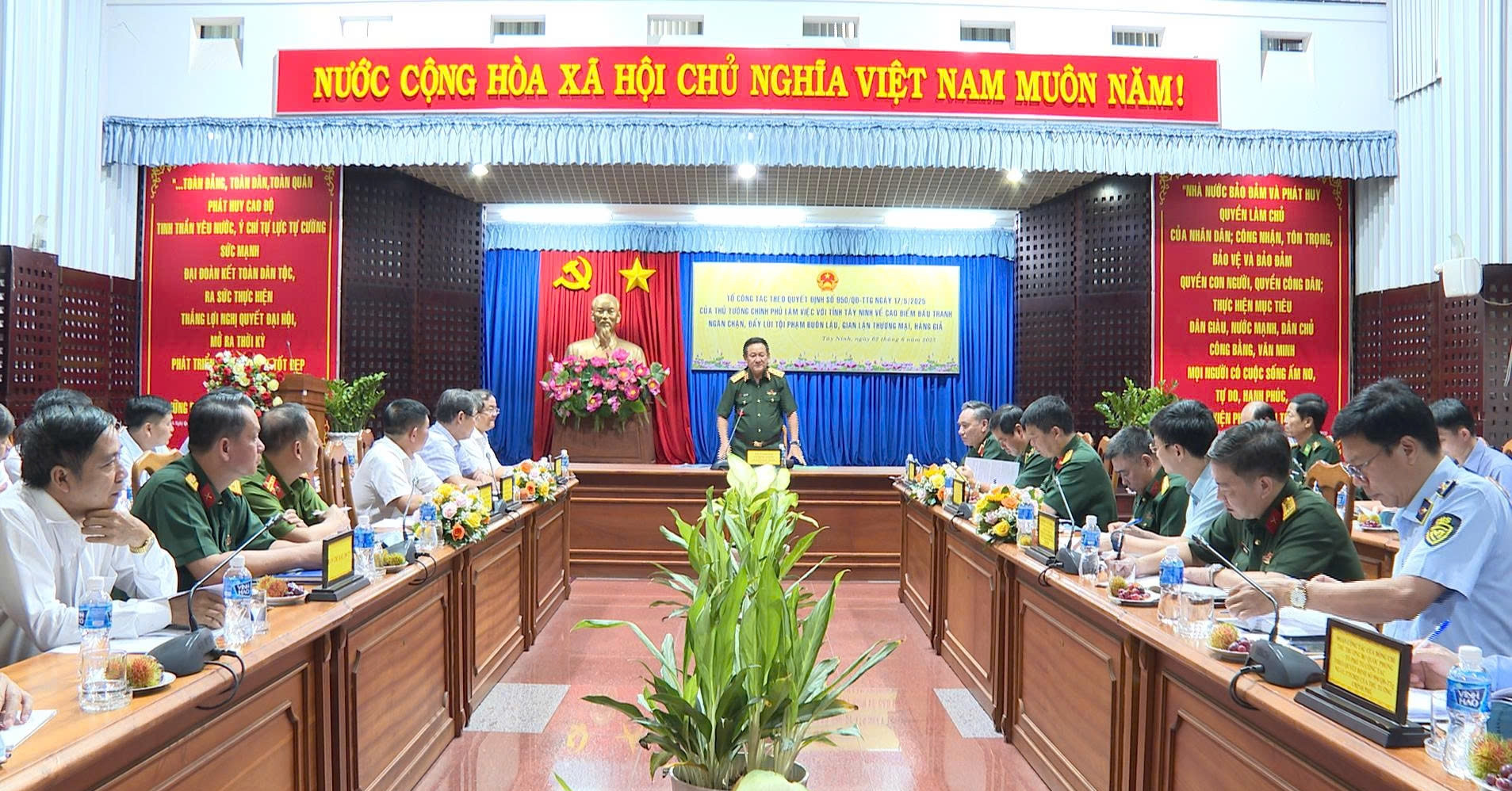 Read more about the article Đẩy mạnh cao điểm đấu tranh chống buôn lậu, hàng giả tại Tây Ninh