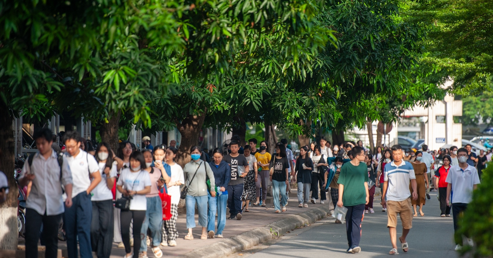 You are currently viewing Đề Văn thi lớp 10 Trường THPT Chuyên Khoa học Tự nhiên dài 3 trang