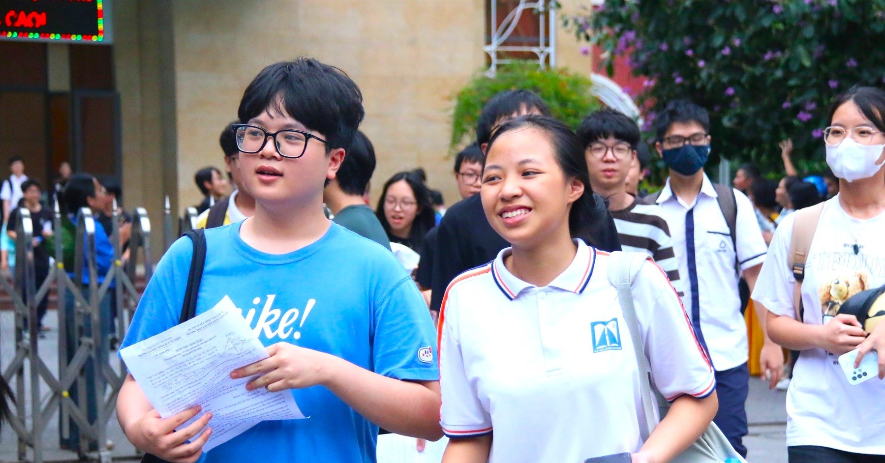 Read more about the article Đề Văn thi vào lớp 10 Trường THPT Chuyên Khoa học Tự nhiên năm 2025