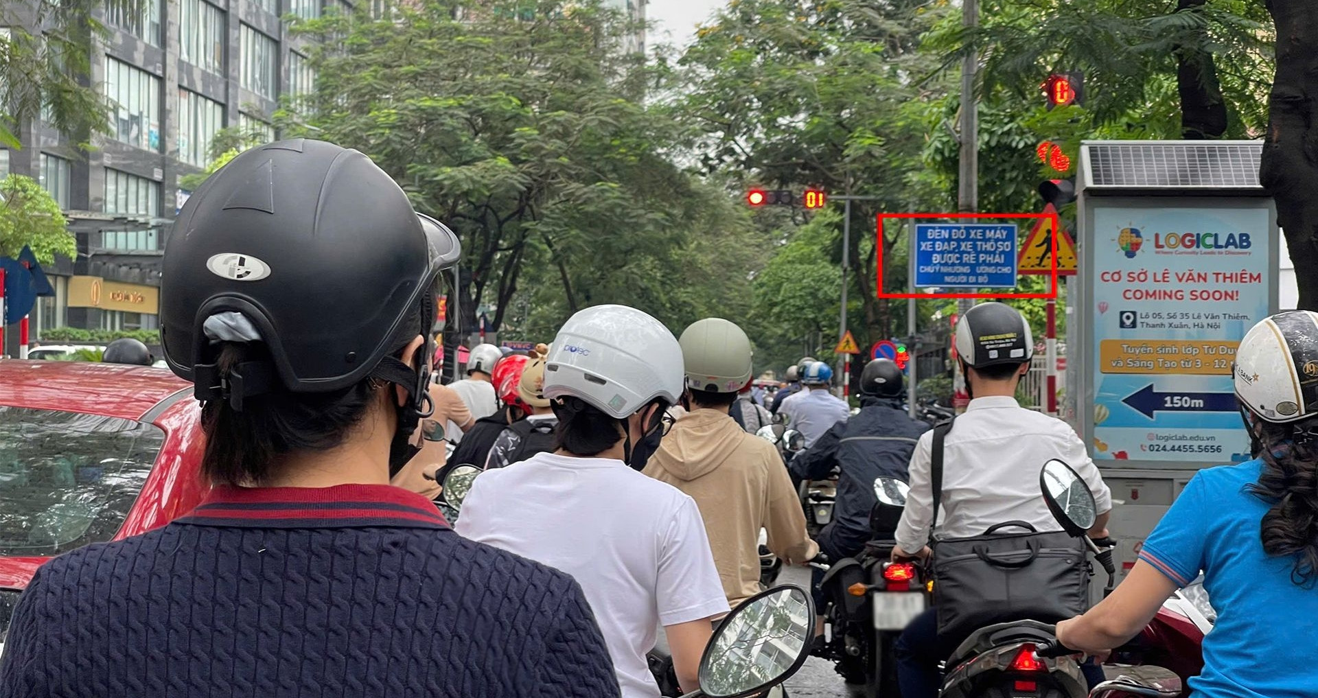 You are currently viewing Đèn đỏ được rẽ phải, nhưng rẽ được hay không còn là chuyện hên…xui