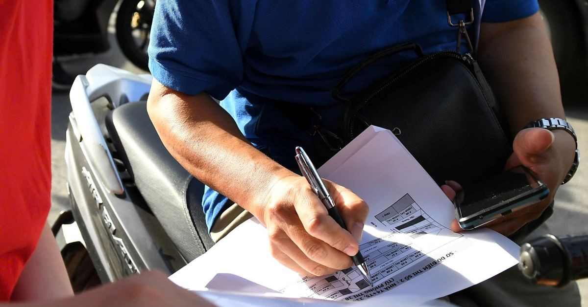 You are currently viewing Đình chỉ coi thi lớp 10 với giáo viên nói ‘học chi cho lắm rồi cũng đi làm thuê’