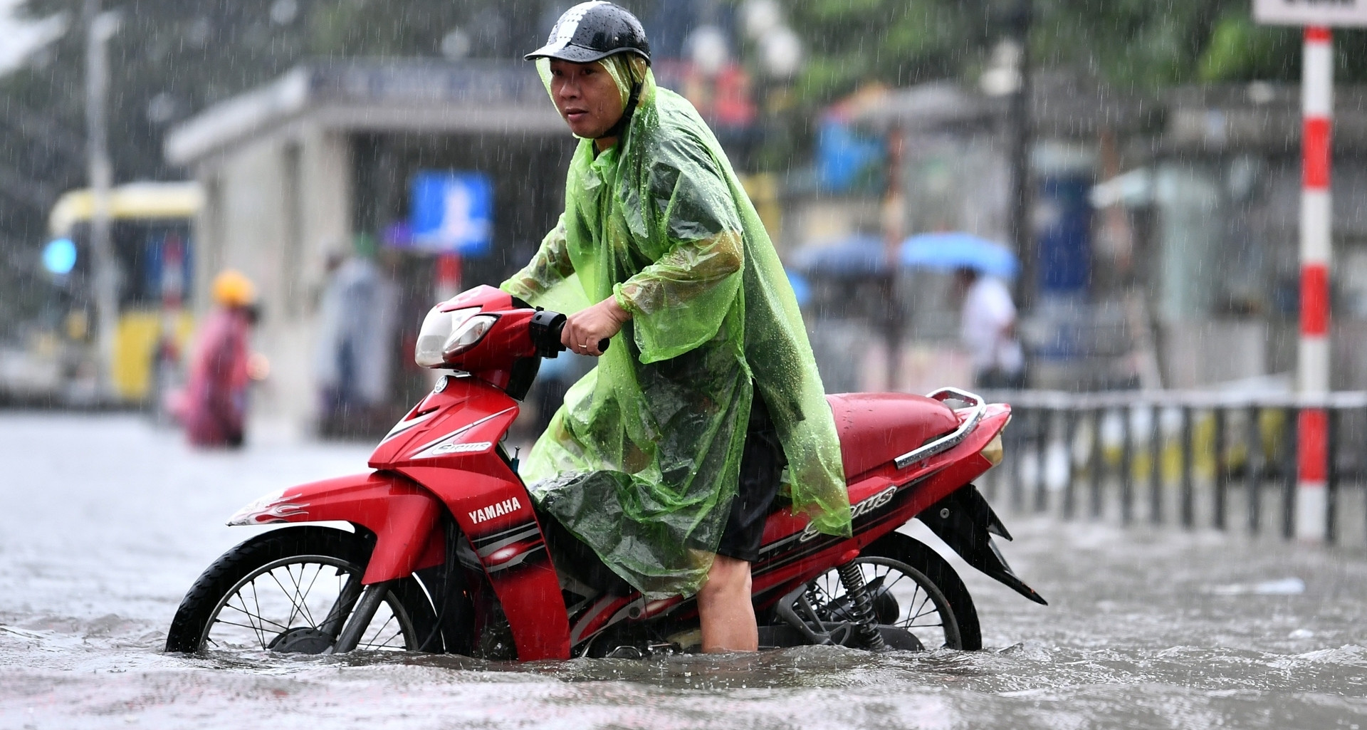 Read more about the article Miền Bắc mưa lớn sầm sập, sau giảm còn rải rác