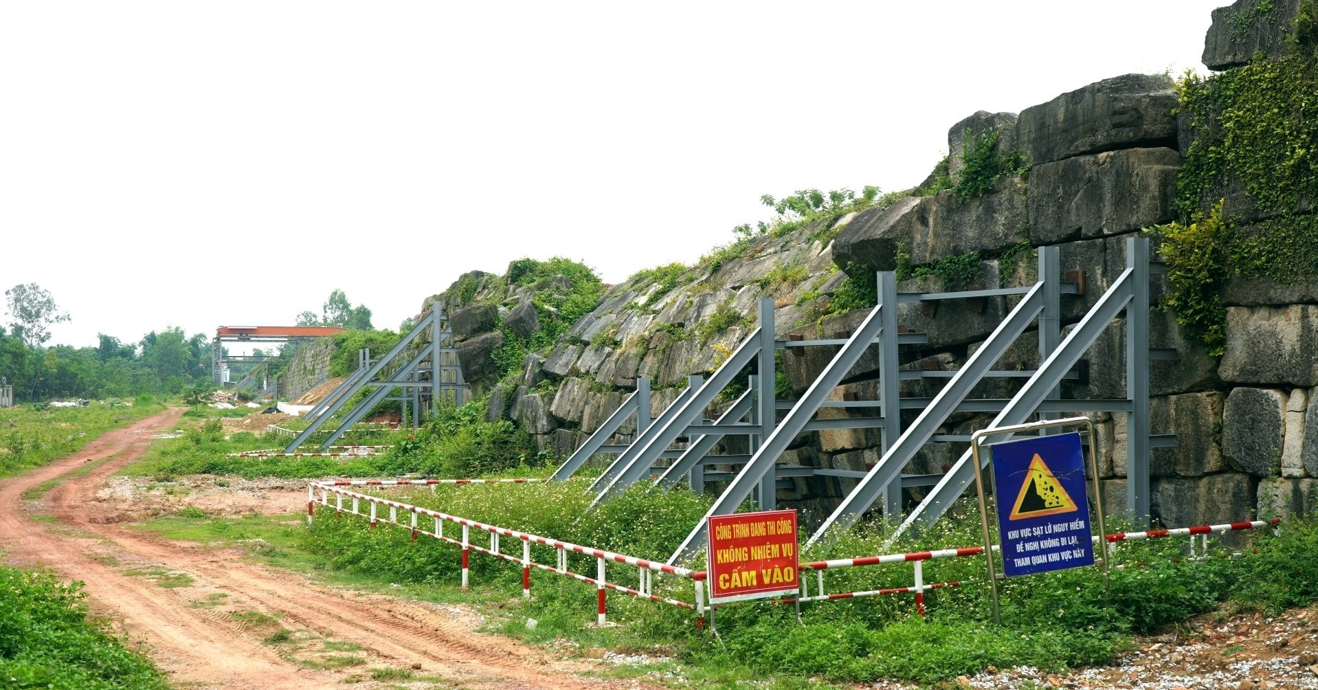 Read more about the article Gia cố 16 đoạn tường Di sản thế giới thành nhà Hồ bị sạt