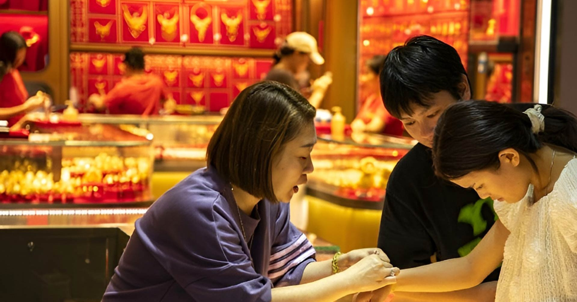 You are currently viewing Giá vàng lập đỉnh, người dân một quốc gia vẫn mạnh tay mua 290 tấn trong quý I