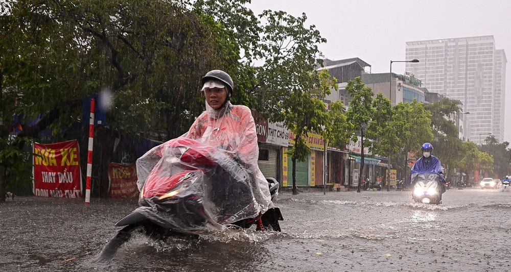 You are currently viewing Hà Nội mưa giông mạnh, nguy cơ gió giật và ngập úng cục bộ