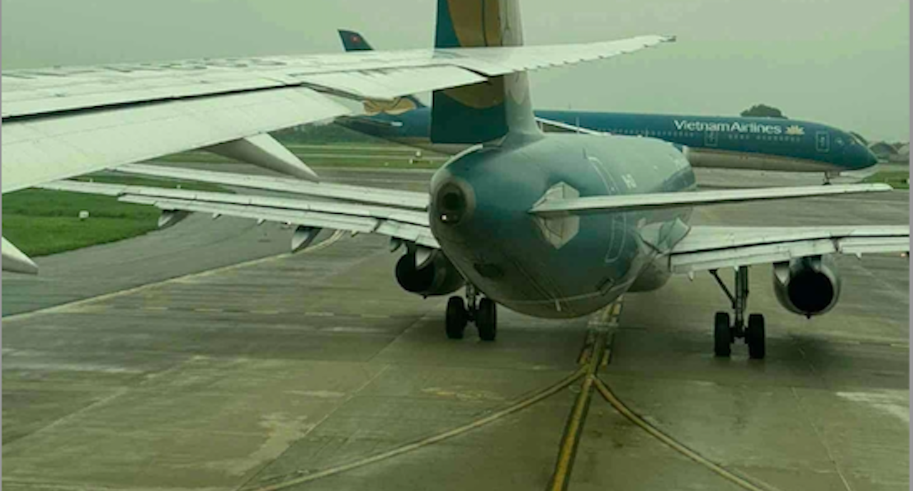 You are currently viewing Hai máy bay va vào nhau tại sân bay Nội Bài