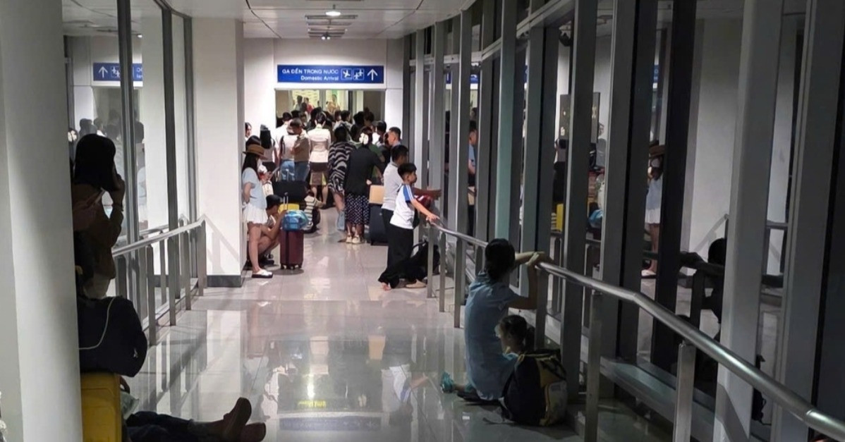 You are currently viewing Hành khách ‘mắc kẹt’ 30 phút trong ống lồng ga đến Tân Sơn Nhất vì lý do bất ngờ