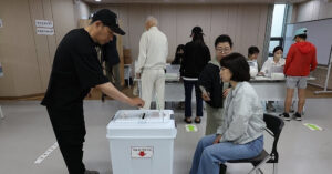Read more about the article Hình ảnh người dân Hàn Quốc đi bỏ phiếu bầu tổng thống hôm nay