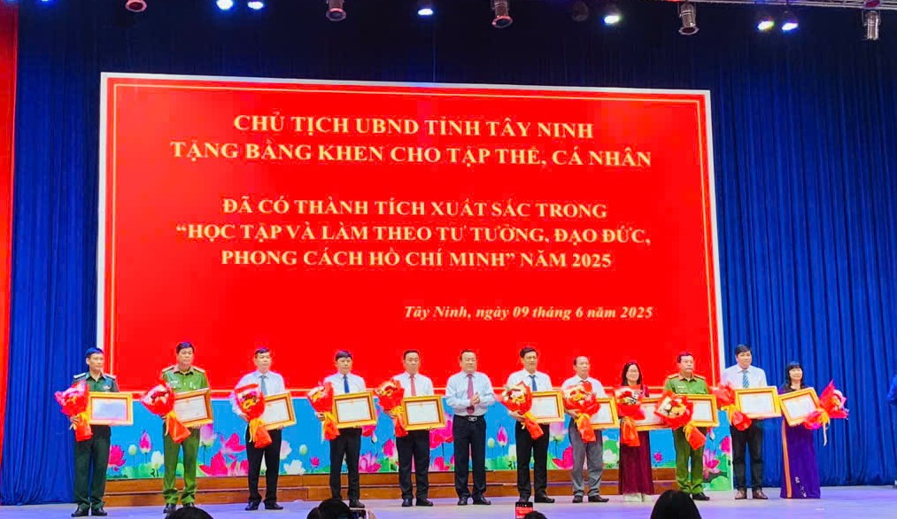 Read more about the article Lan tỏa sâu rộng việc học tập và làm theo Bác Hồ