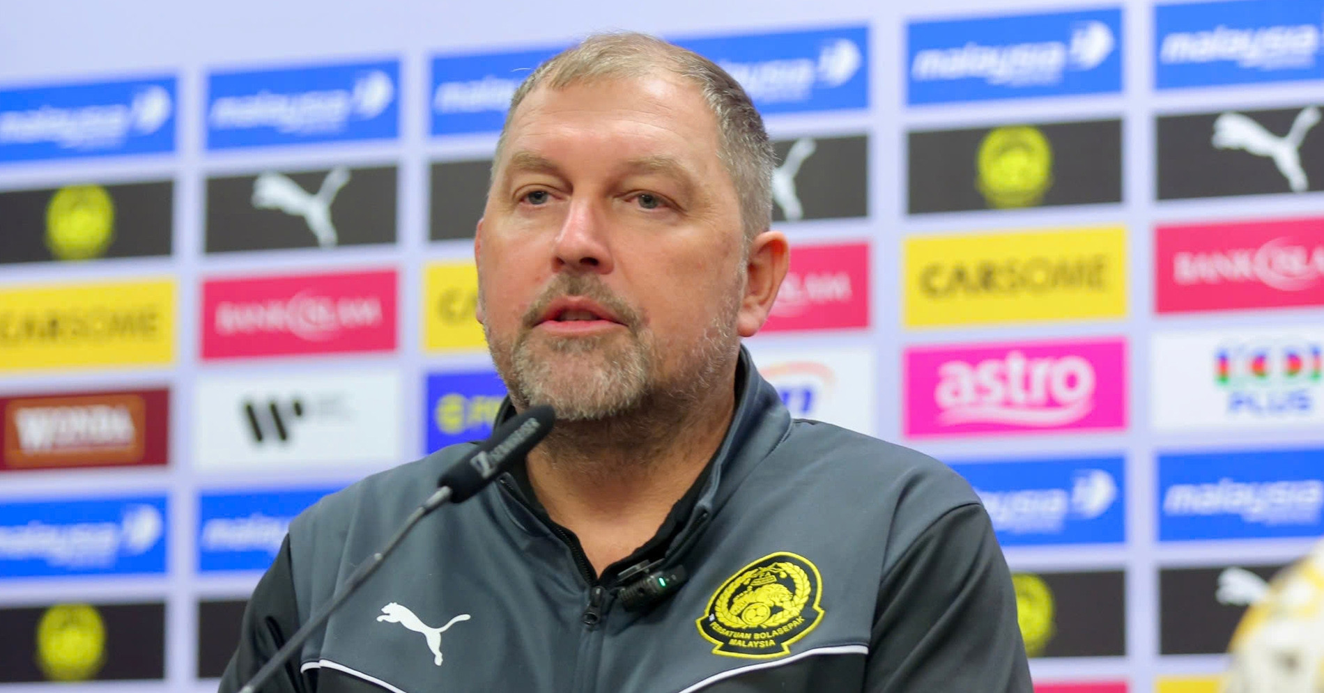 You are currently viewing HLV Malaysia nói gì về việc dùng 9 cầu thủ nhập tịch?