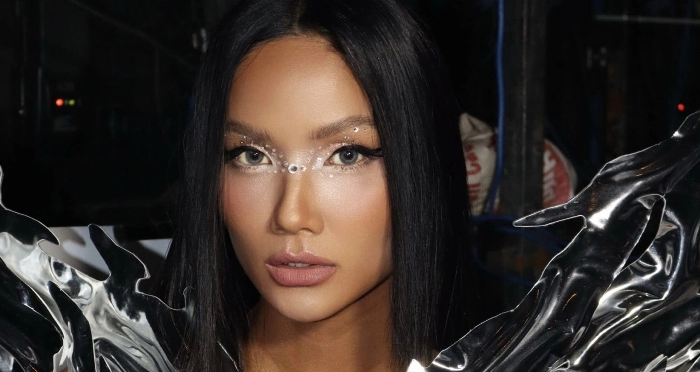 You are currently viewing H’Hen Niê mang bầu 4 tháng vẫn catwalk thần thái