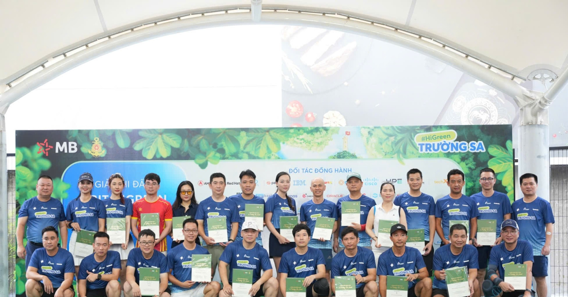 You are currently viewing Hơn 120 người tham gia giải pickleball gây quỹ trồng cây xanh ở Trường Sa