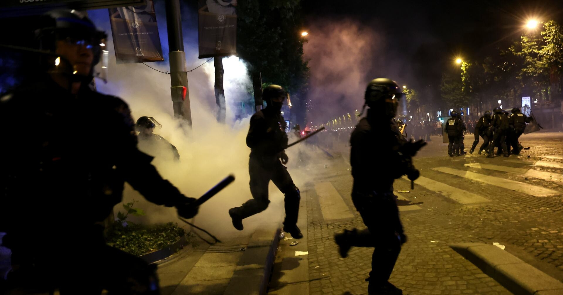 You are currently viewing Paris hỗn loạn mừng PSG địch Cúp C1: 2 người thiệt mạng