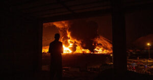 Read more about the article Iran yêu cầu Mỹ – Israel bồi thường, sẵn sàng đáp trả nếu lệnh ngừng bắn đổ vỡ