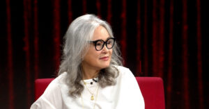 Read more about the article Khán giả khóc òa và bỏ chạy khi gặp NSND Hoàng Cúc ngoài đời