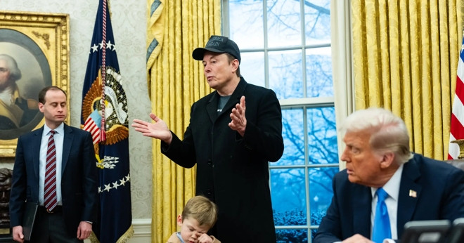 You are currently viewing Khẩu chiến giữa ông Trump và tỷ phú Elon Musk tiếp tục tăng nhiệt