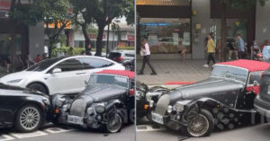Read more about the article Khoảnh khắc xe cổ gần 5 tỷ mất lái đâm liên tiếp 2 ô tô chờ đèn đỏ