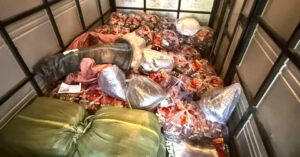 Read more about the article Khởi tố cặp vợ chồng làm giả 20 tấn cà phê từ bột đậu nành và phụ gia