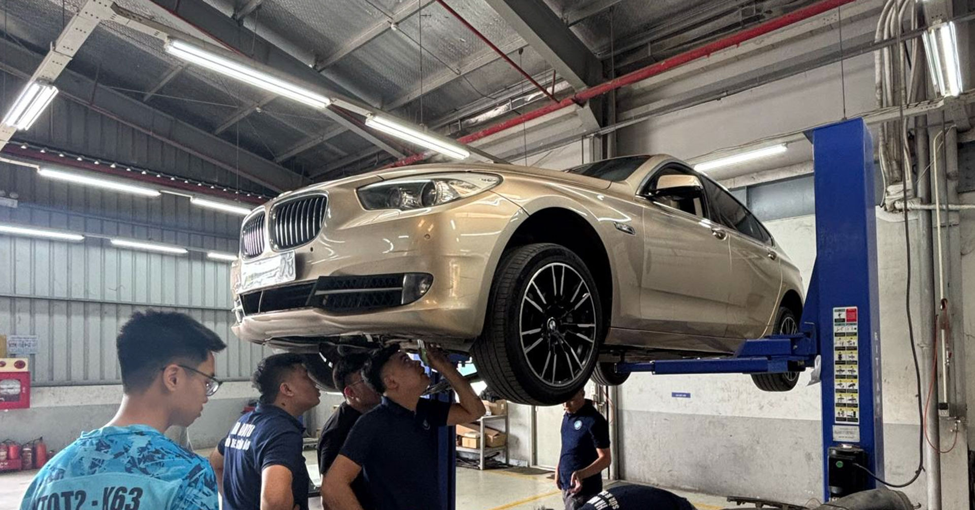 Read more about the article Làm sao để nhận biết một chiếc xe cũ đã từng bị tai nạn?