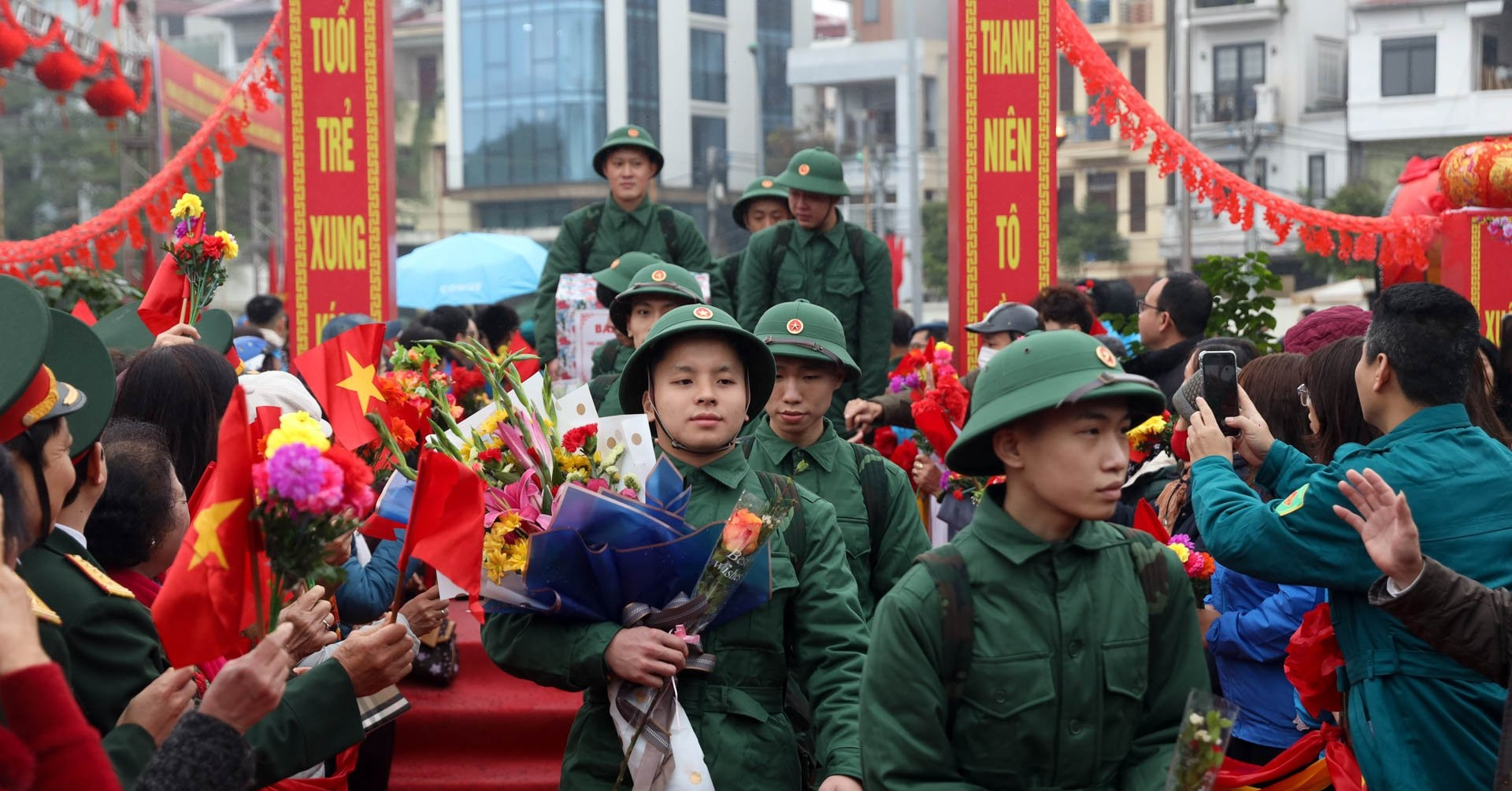 Read more about the article Lần đầu tiên công dân được đăng ký nghĩa vụ quân sự trực tuyến
