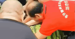 Read more about the article Lần thứ 5 trở thành ‘Vua dưa hấu’ nhờ thu được quả khủng gần trăm cân