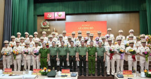 Read more about the article Đại tướng Lương Tam Quang trao quyết định cho 34 giám đốc công an tỉnh, thành