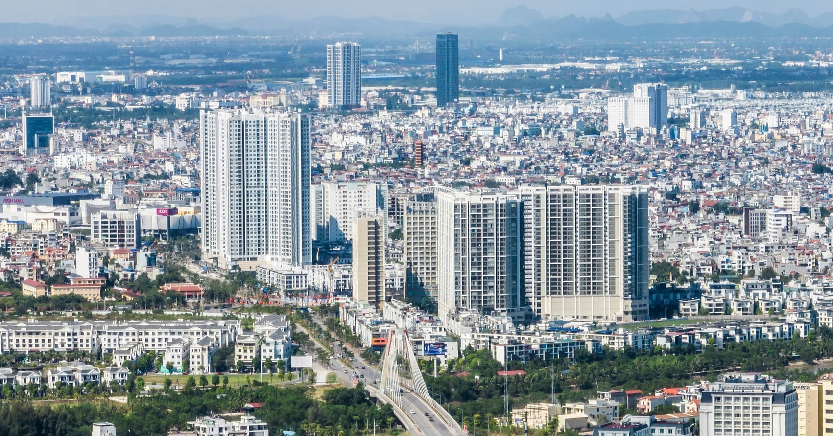 You are currently viewing Lo ngại chênh ưu đãi khu thương mại tự do khiến ‘nơi đông, nơi lại trống trơn’