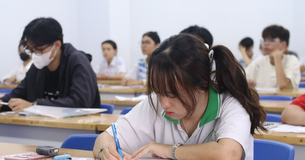 Read more about the article Lỗi giám thị, hàng chục thí sinh làm mất oan 30 phút làm bài thi vào đại học