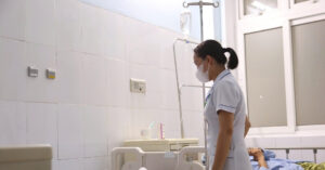 Read more about the article Lời kể của nữ điều dưỡng bị người đàn ông tát vào mặt ở bệnh viện