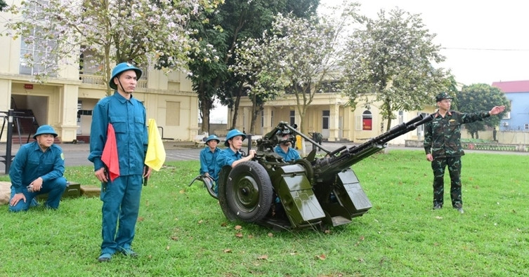 You are currently viewing Lực lượng phòng không cấp xã được tổ chức thành trung đội súng máy phòng không