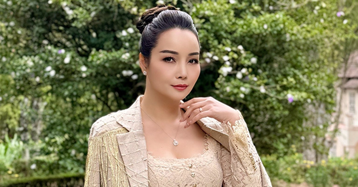 You are currently viewing Mai Thu Huyền U50 trẻ trung, Huyền Lizzie được khen vóc dáng