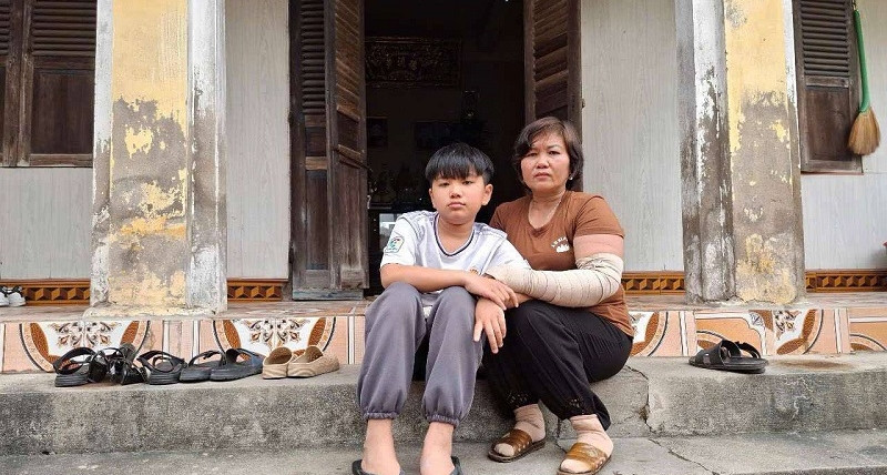 Read more about the article Mẹ đơn thân chống chọi với ung thư cạn sạch tiền, mong kéo dài sự sống vì con
