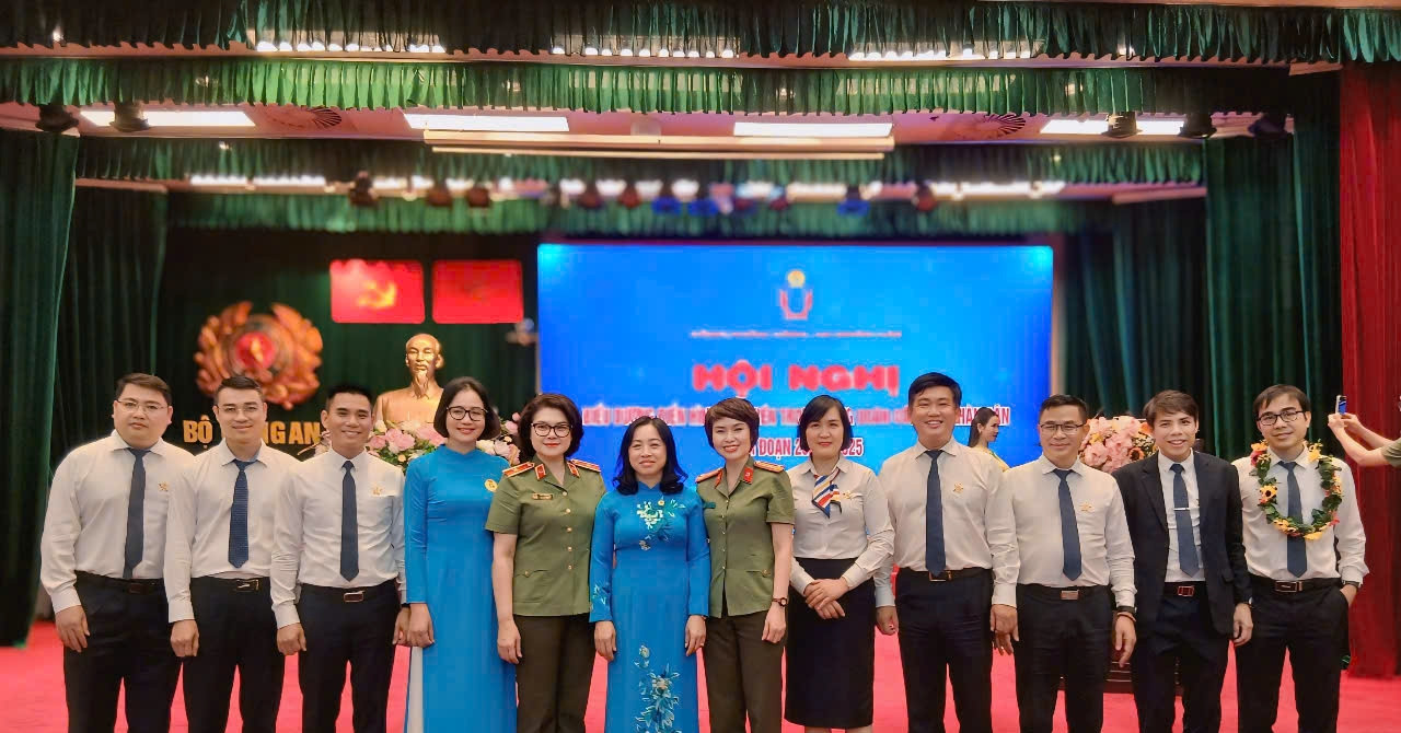 You are currently viewing MobiFone được biểu dương tại Hội nghị điển hình tiên tiến Công đoàn CAND