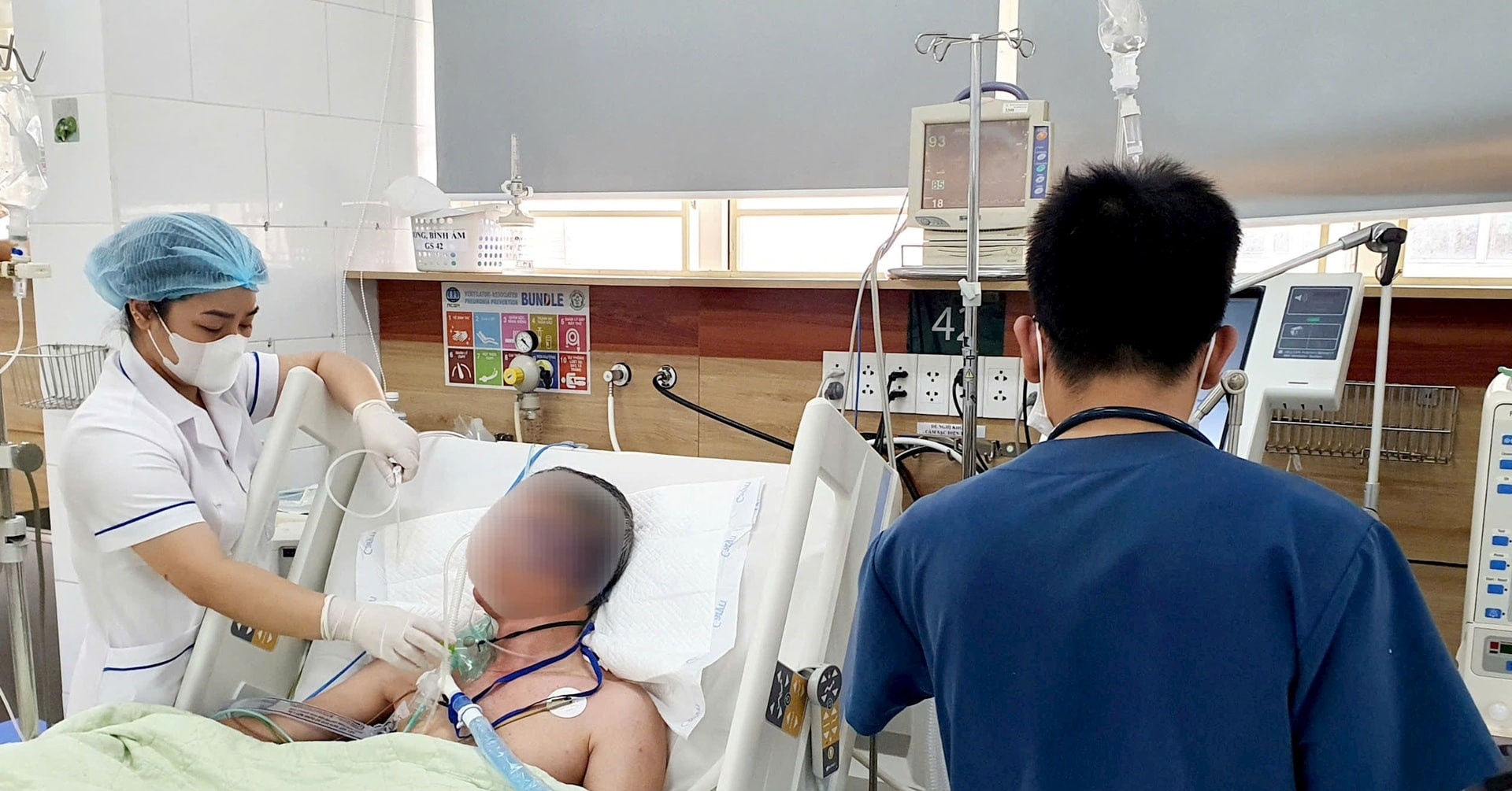 Read more about the article Mua nhầm cồn độc hại để súc miệng, người đàn ông hôn mê sâu