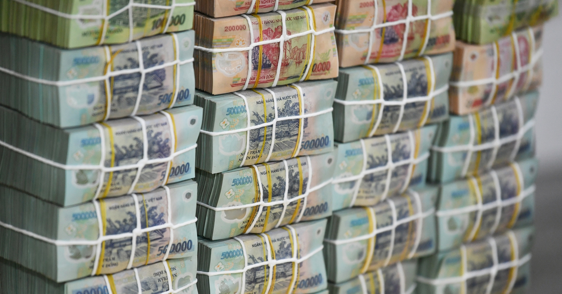 Read more about the article Lãi suất đặc biệt cao nhất gần 10%/năm