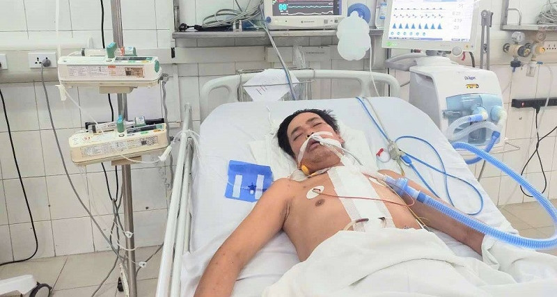 Read more about the article Nghẹn lòng cảnh con bị Down,cha bệnh tim không tiền chữa bệnh muốn xin xuất viện
