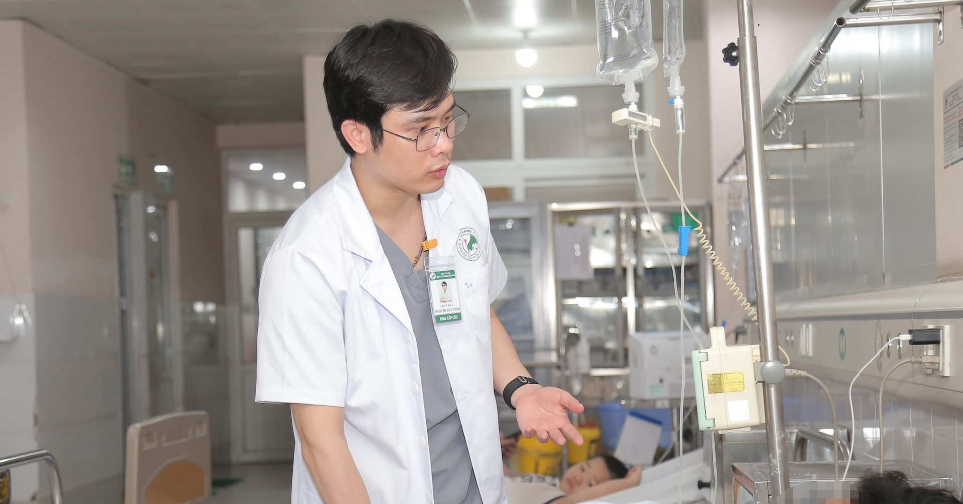 Read more about the article Người đàn ông nguy kịch do say nóng, thầy thuốc cấp cứu không chờ xét nghiệm