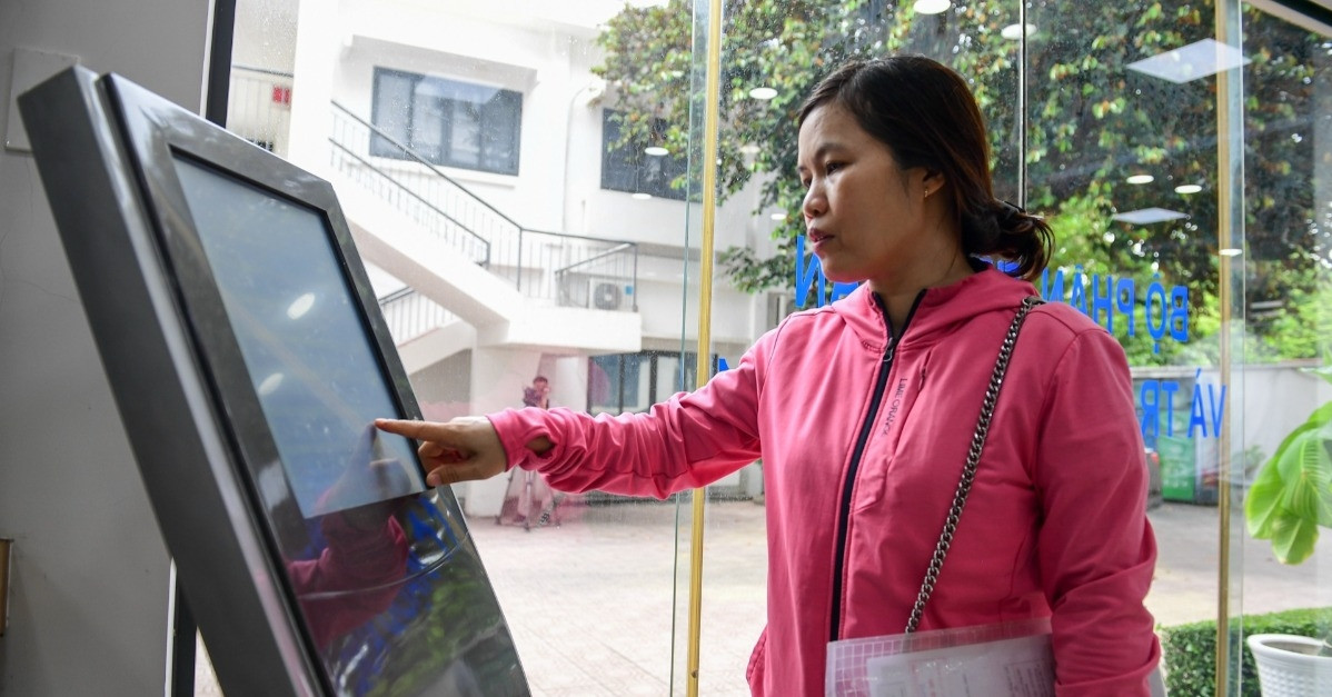 Read more about the article Người dân TPHCM bắt đầu làm hồ sơ trực tuyến trên Cổng dịch vụ công quốc gia
