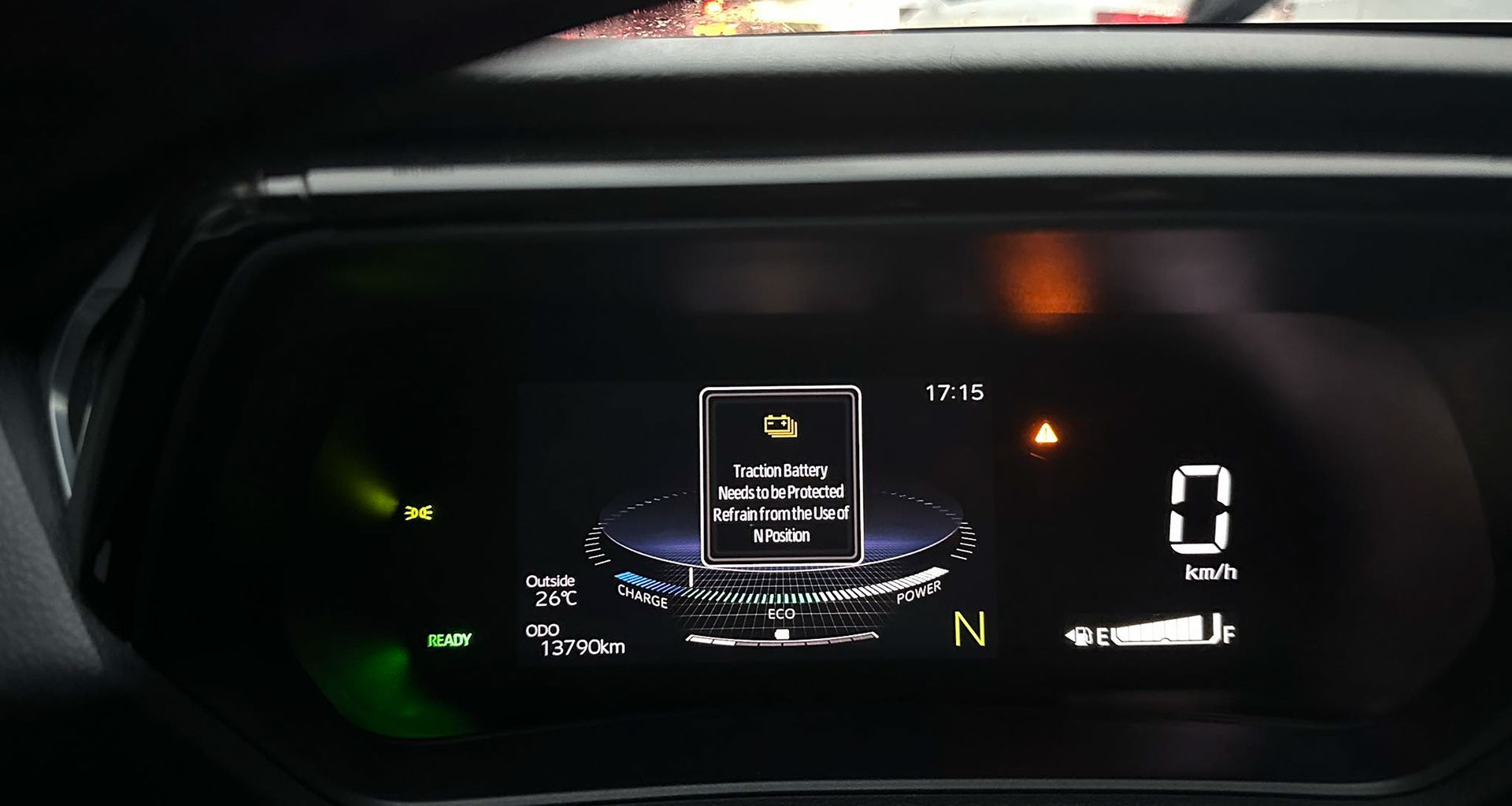 You are currently viewing Người dùng xe hybrid tại Việt Nam nên từ bỏ ngay thói quen này khi dừng đỗ