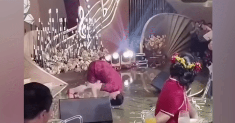 You are currently viewing Người phụ nữ gây tranh cãi với màn trình diễn kỳ lạ trong đám cưới con trai