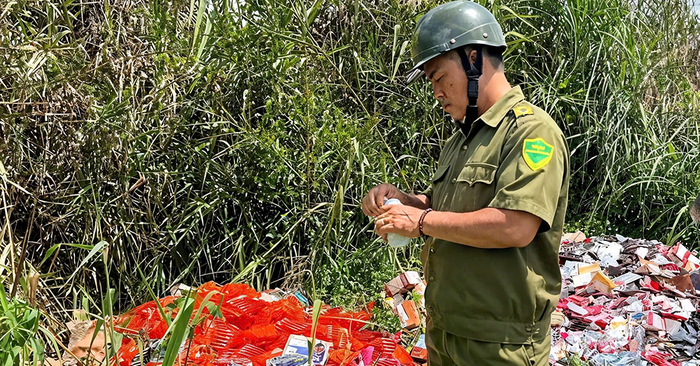 You are currently viewing Nguồn gốc bất ngờ của số thực phẩm chức năng bị vứt thành đống ở TPHCM