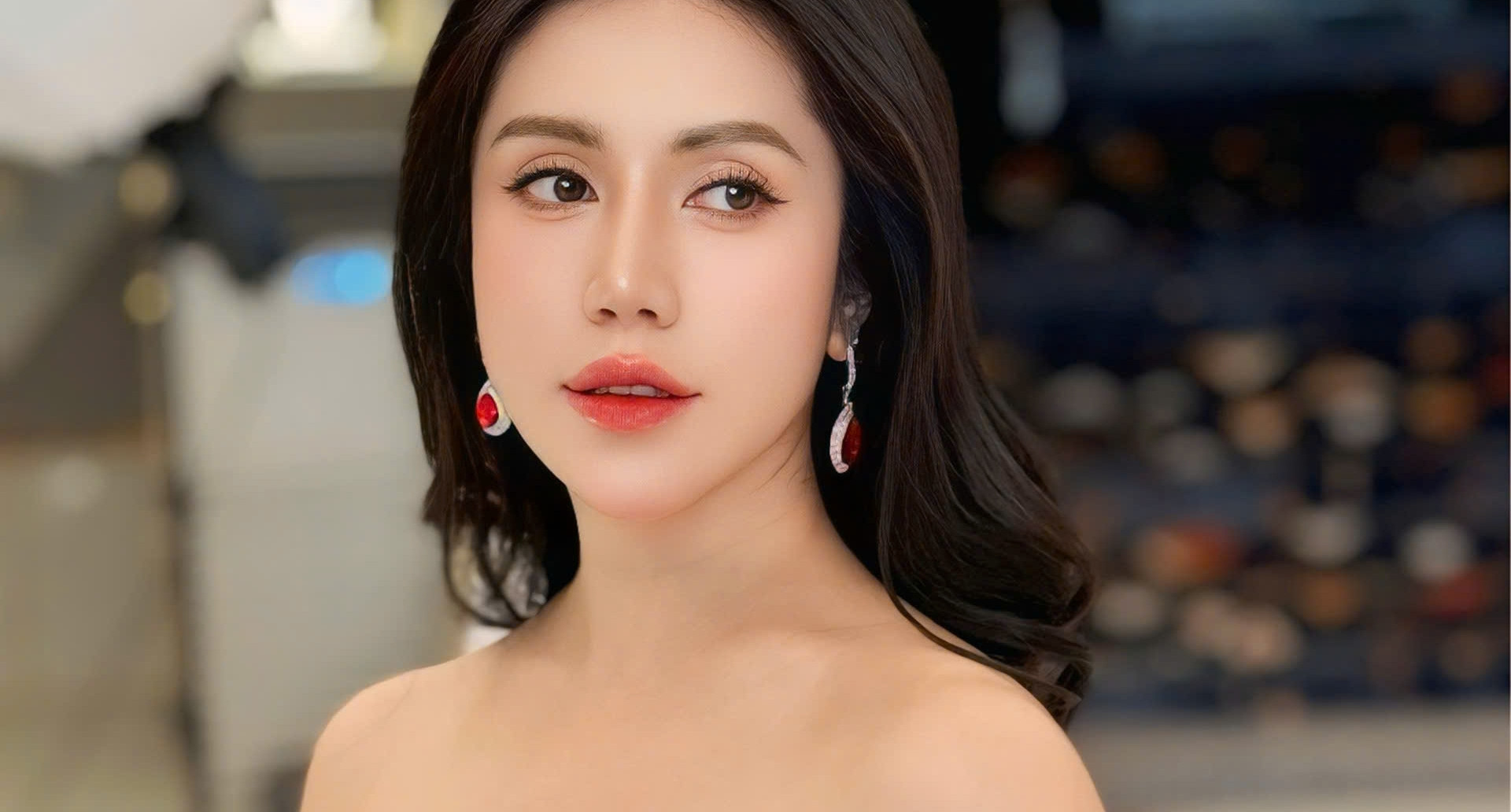 Read more about the article Nỗi đau của MC Hồng Nhung và hành trình trưởng thành với biệt danh Nhung Lươn