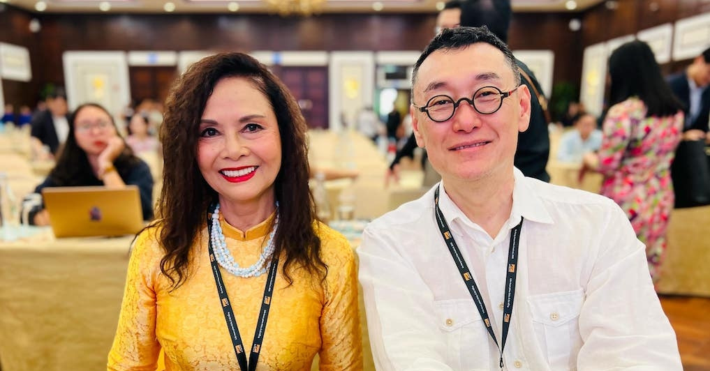 You are currently viewing NSND Minh Châu rạng rỡ làm giám khảo, tài tử Park Sung Woong nói tiếng Việt