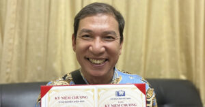 Read more about the article NSƯT Quang Thắng đón tin vui, Hồng Diễm trẻ trung tuổi 43